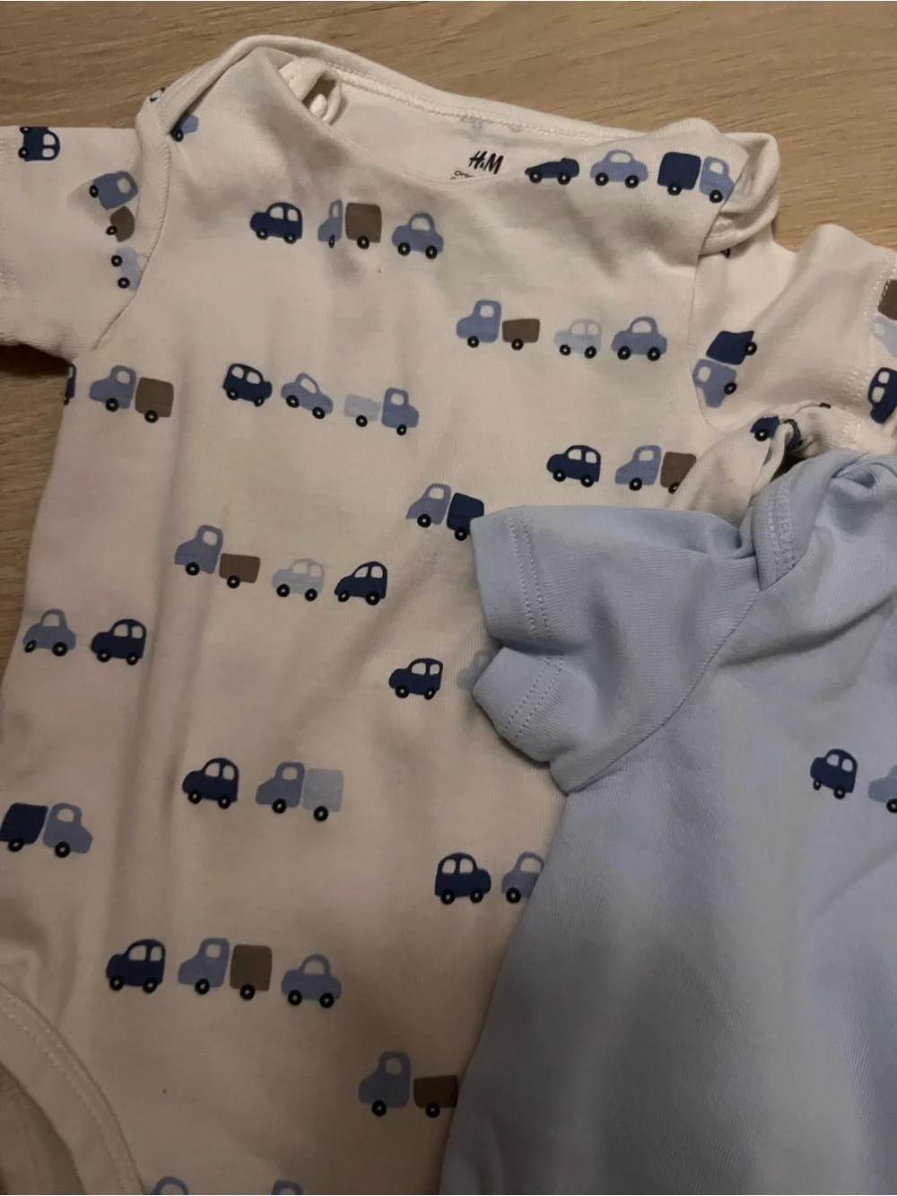 H&M Blue, Light Blue & Cream Car Print Baby One-Piece Bodysuit Set